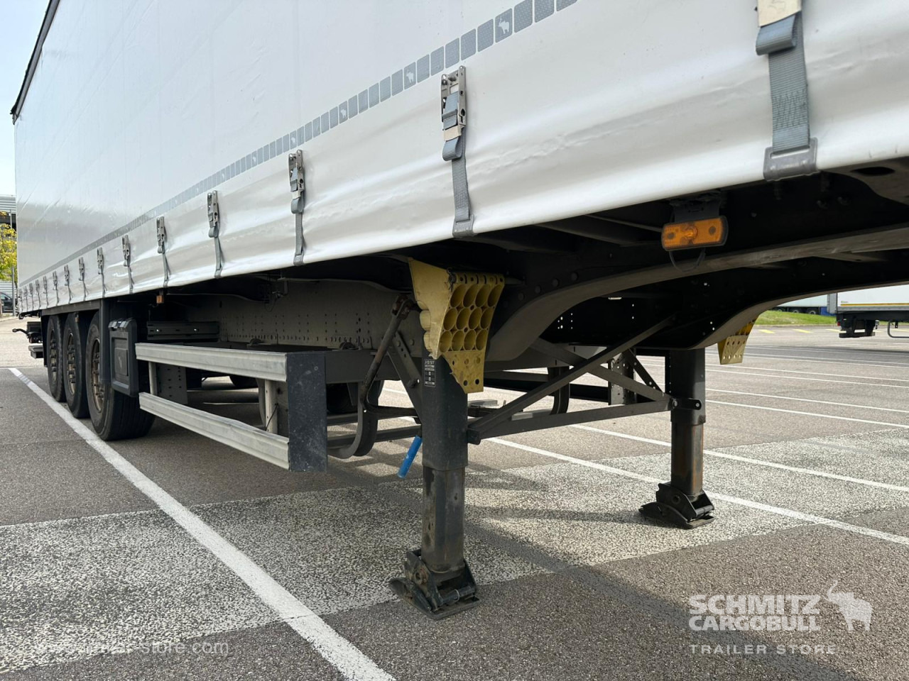 SCHMITZ Curtainsider Standard Taillift - Semi-trailer dengan terpal samping: gambar 3 SCHMITZ Curtainsider Standard Taillift - Semi-trailer dengan terpal samping: gambar 3