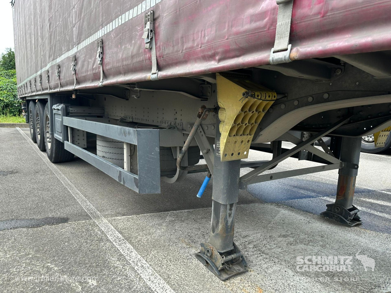 SCHMITZ Curtainsider Standard Taillift - Semi-trailer dengan terpal samping: gambar 3 SCHMITZ Curtainsider Standard Taillift - Semi-trailer dengan terpal samping: gambar 3