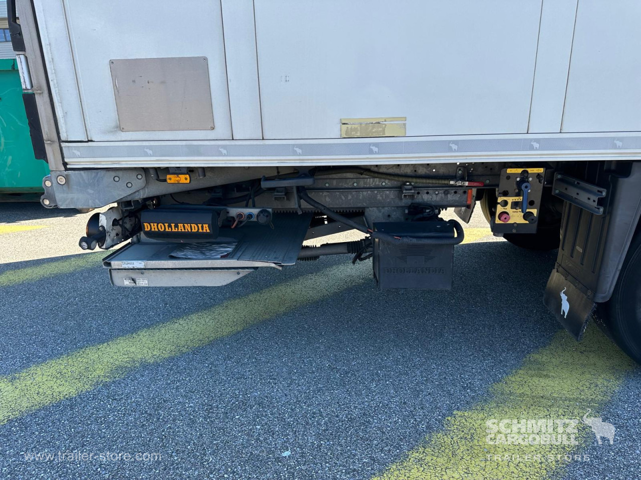 SCHMITZ Reefer Multitemp Double deck Taillift - Semi-trailer isotermal: gambar 2 SCHMITZ Reefer Multitemp Double deck Taillift - Semi-trailer isotermal: gambar 2
