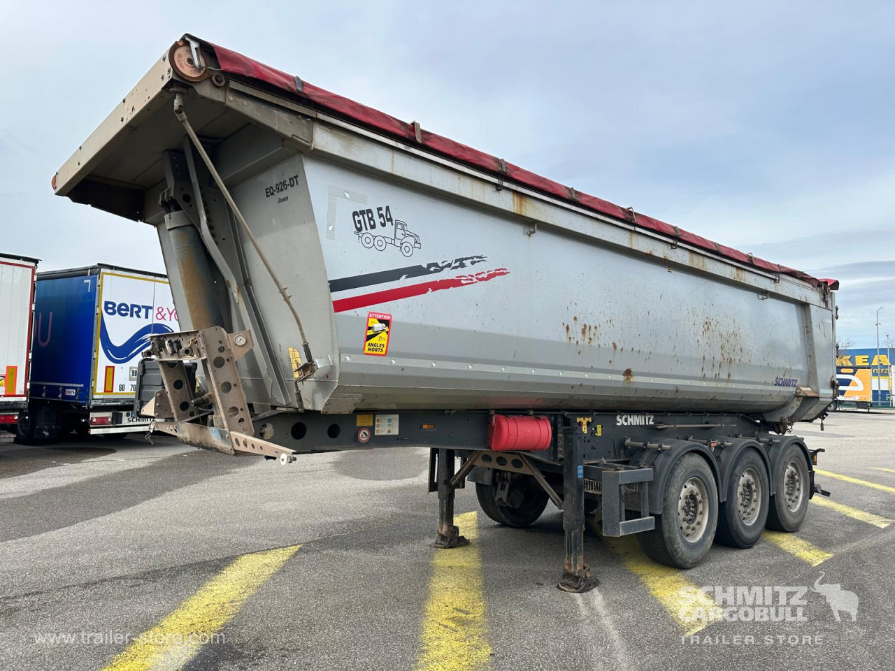 SCHMITZ Tipper Steel half pipe body 30m³ - Semi-trailer jungkit: gambar 1 SCHMITZ Tipper Steel half pipe body 30m³ - Semi-trailer jungkit: gambar 1