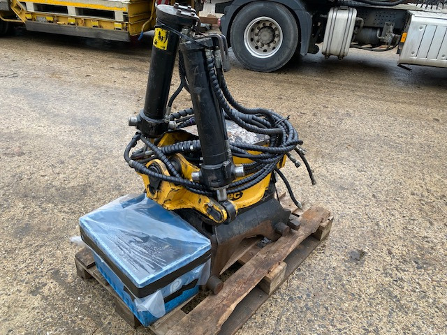 Engcon EC 20 - CW30EC - SS9SQ - Ohne TOP Parts - Tiltrotator: gambar 1 Engcon EC 20 - CW30EC - SS9SQ - Ohne TOP Parts - Tiltrotator: gambar 1