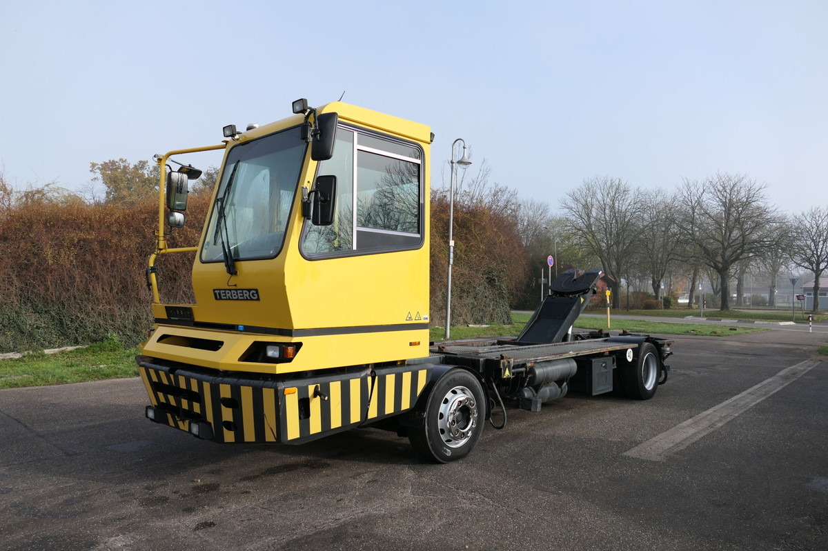 BC 182 Kamag Wiesel WBH 25 Umsetzfahrzeug - Pengangkut kontainer/ Container truck: gambar 3 BC 182 Kamag Wiesel WBH 25 Umsetzfahrzeug - Pengangkut kontainer/ Container truck: gambar 3