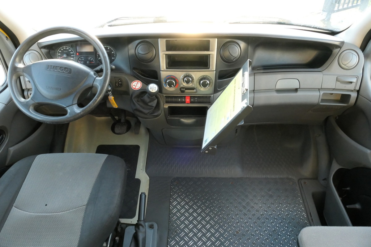 Interior photo 2: Van box IVECO Daily 35 S11 C30C AUTOMATIK KAMERA MAXI KAMERA R