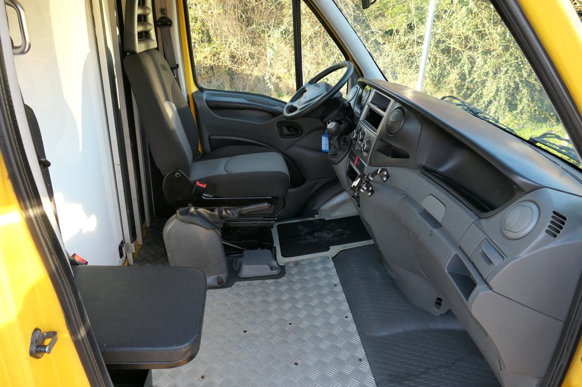 IVECO Daily 35 S11 C30C AUTOMATIK KAMERA Regale LUFT D - Van box: gambar 5 IVECO Daily 35 S11 C30C AUTOMATIK KAMERA Regale LUFT D - Van box: gambar 5