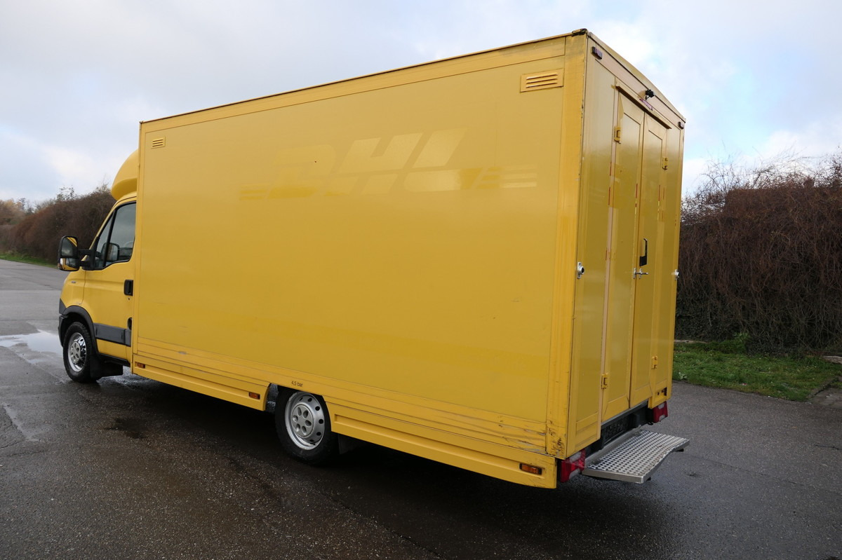 IVECO Daily 35 S11 C30C KURZ AUTOMATIK KAMERA Regale L - Van box: gambar 4 IVECO Daily 35 S11 C30C KURZ AUTOMATIK KAMERA Regale L - Van box: gambar 4