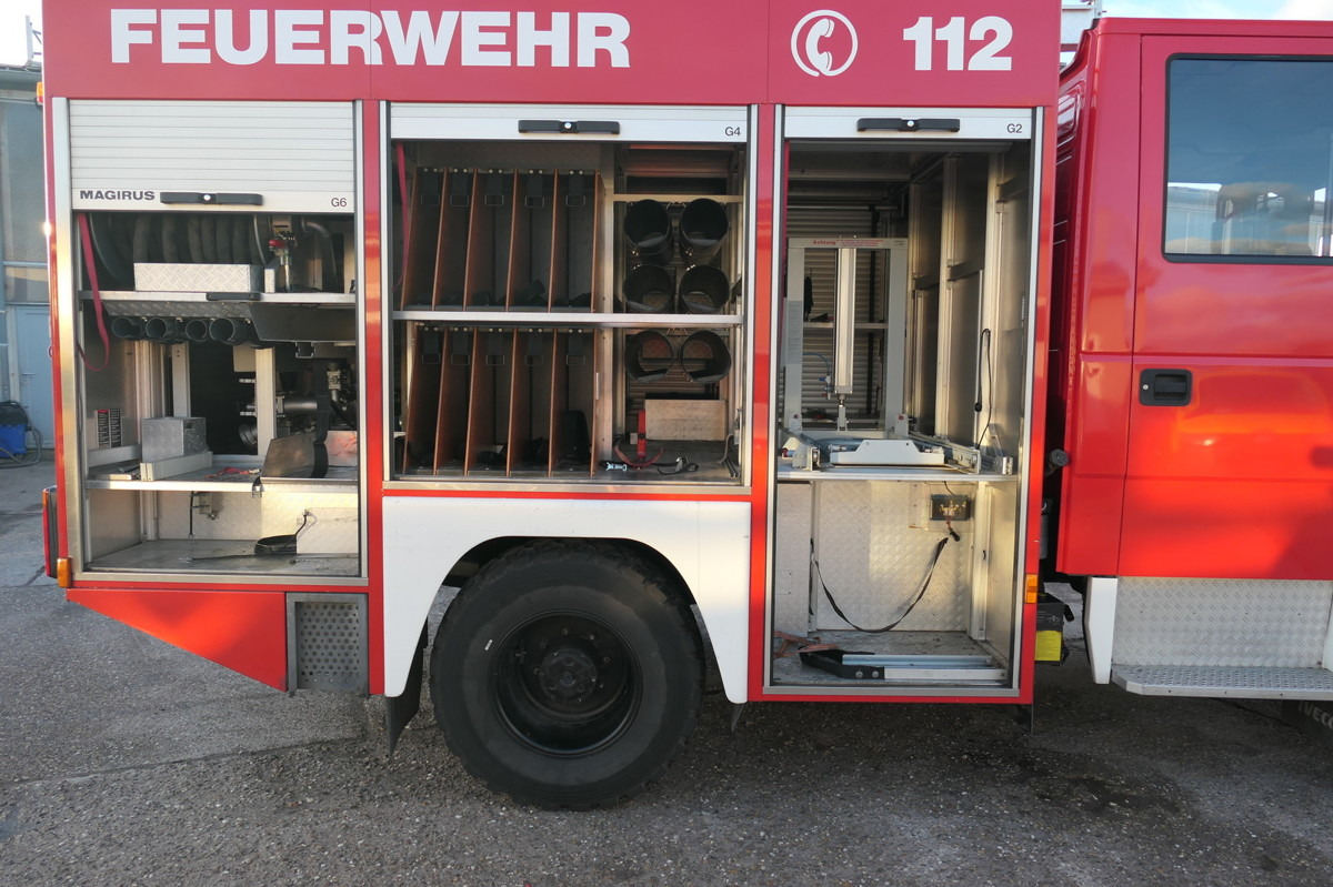 Truk pemadam kebakaran IVECO FF 95 E LF 8 DoKa AHK 4X4 SFZ FEUERWEHR Einzelbe: gambar 9