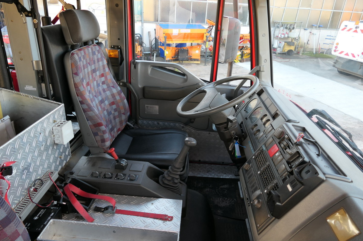 Truk pemadam kebakaran IVECO FF 95 E LF 8 DoKa AHK 4X4 SFZ FEUERWEHR Einzelbe: gambar 14