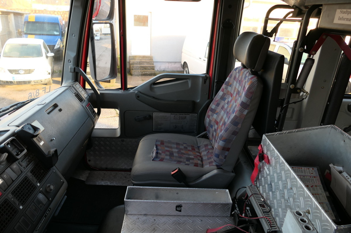 Truk pemadam kebakaran IVECO FF 95 E LF 8 DoKa AHK 4X4 SFZ FEUERWEHR Einzelbe: gambar 16