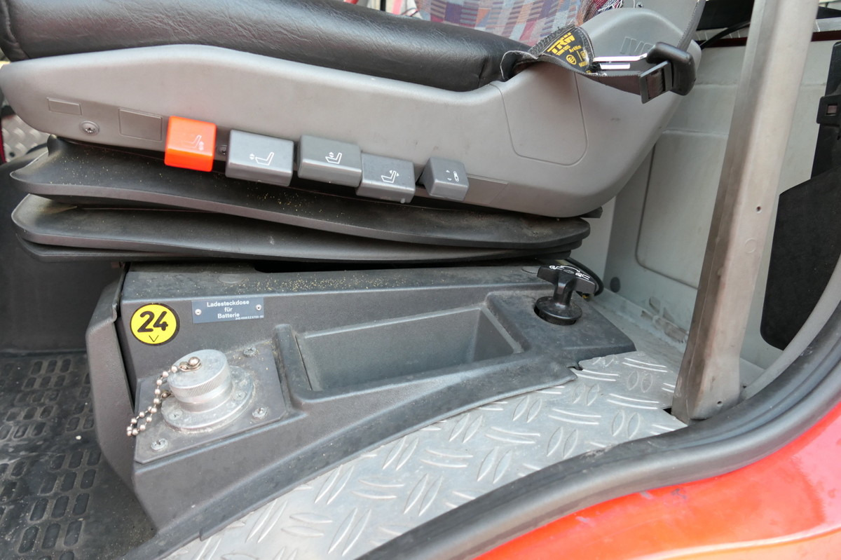 Truk pemadam kebakaran IVECO FF 95 E LF 8 DoKa AHK 4X4 SFZ FEUERWEHR Einzelbe: gambar 15