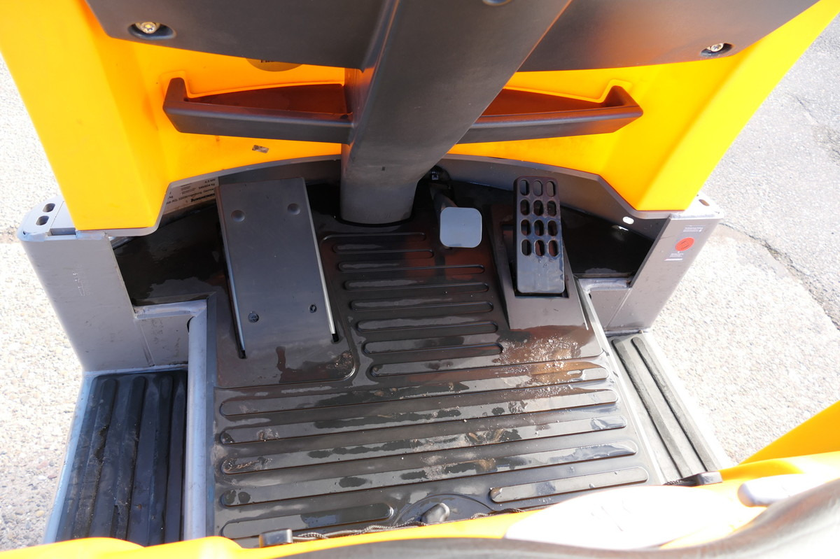 Traktor derek JUNGHEINRICH EZS 570 Schlepper: gambar 7 Traktor derek JUNGHEINRICH EZS 570 Schlepper: gambar 7