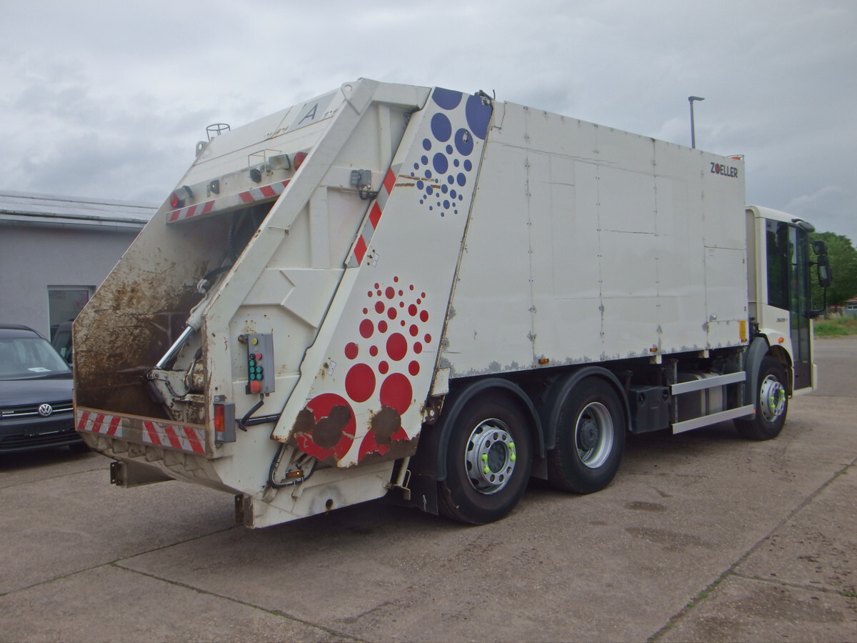 MERCEDES-BENZ 2629 Econic Zöller Medium XXL Pressplattenaufbau - Truk sampah: gambar 4 MERCEDES-BENZ 2629 Econic Zöller Medium XXL Pressplattenaufbau - Truk sampah: gambar 4