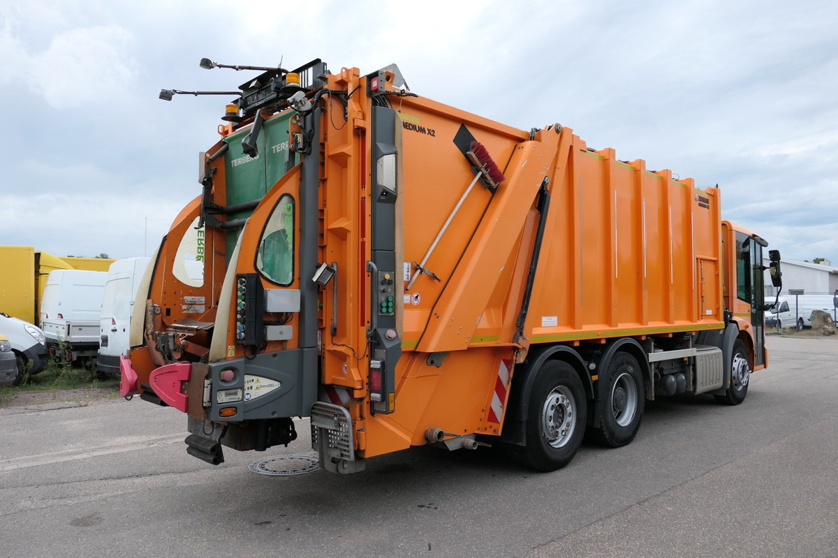 MERCEDES-BENZ 2635 NGE-L62N Econic Aufbau Zöller Medium KLIMA - Truk sampah: gambar 5 MERCEDES-BENZ 2635 NGE-L62N Econic Aufbau Zöller Medium KLIMA - Truk sampah: gambar 5