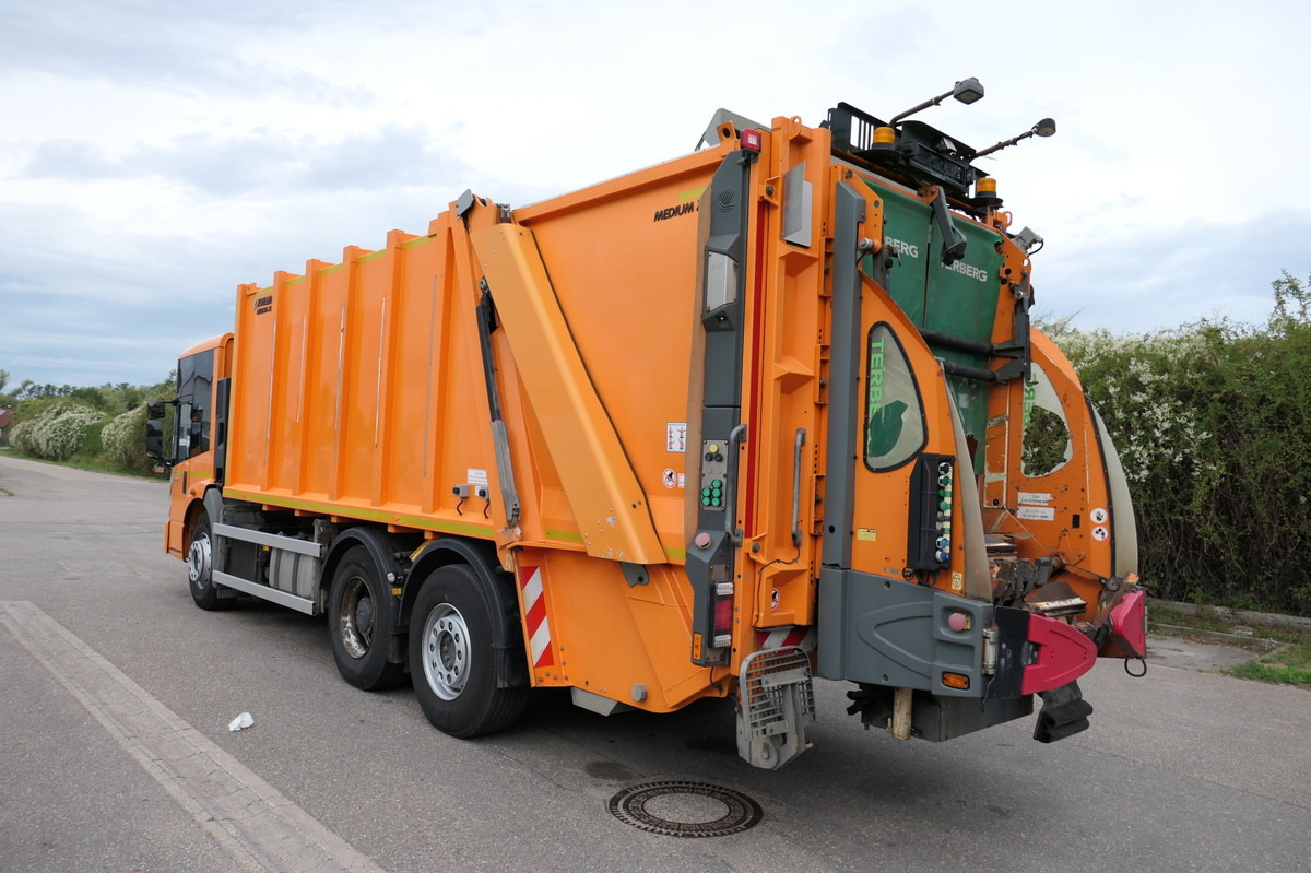 MERCEDES-BENZ 2635 NGE-L62N Econic Aufbau Zöller Medium KLIMA - Truk sampah: gambar 1 MERCEDES-BENZ 2635 NGE-L62N Econic Aufbau Zöller Medium KLIMA - Truk sampah: gambar 1