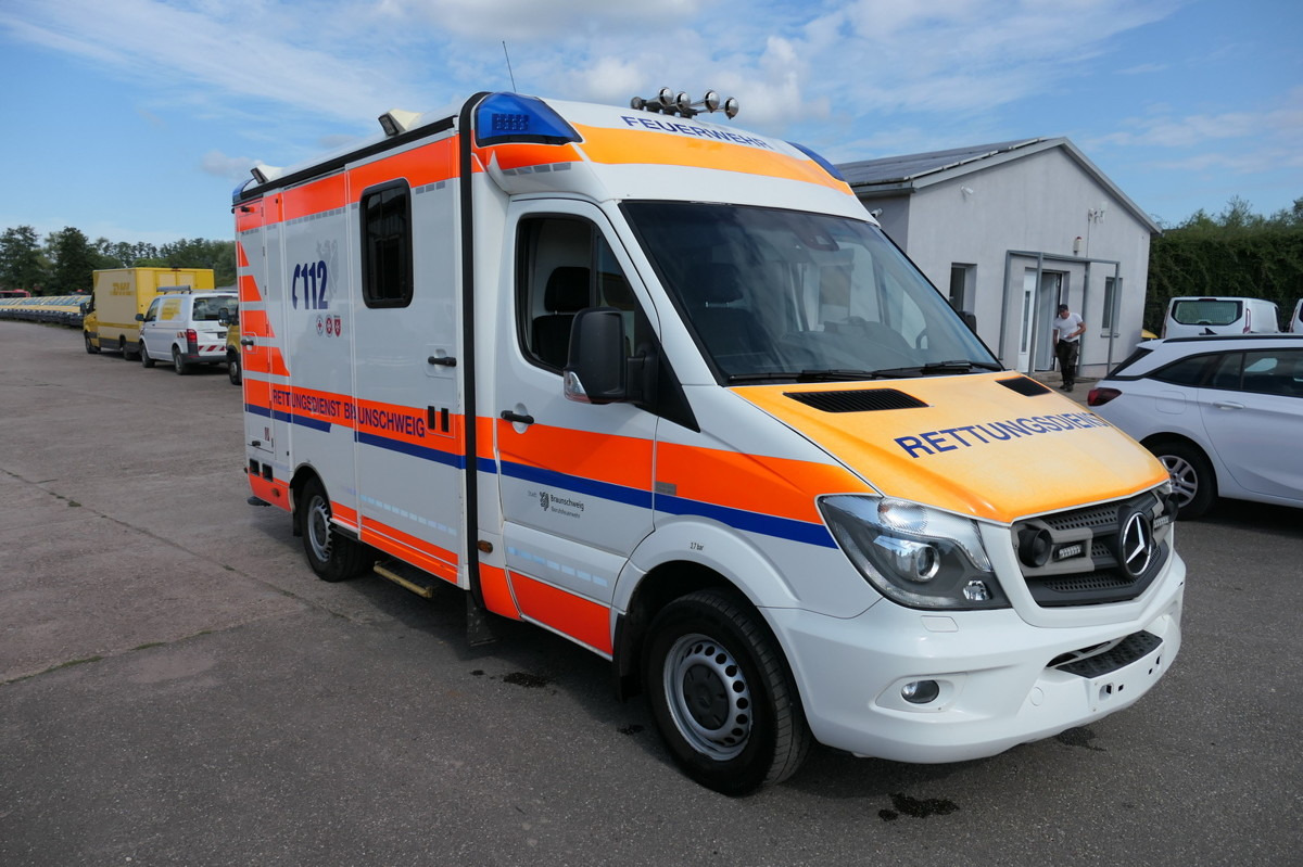 MERCEDES-BENZ 319 Sprinter 6-Zylinder Rettungswagen Strobel - Ambulans: gambar 2 MERCEDES-BENZ 319 Sprinter 6-Zylinder Rettungswagen Strobel - Ambulans: gambar 2