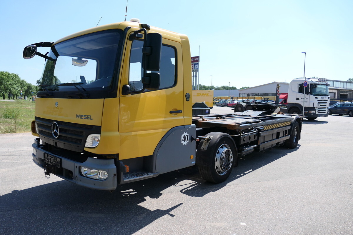 MERCEDES-BENZ KAMAG WBH 25 Wiesel Terberg Umsetzfahrz. Sattelk - Pengangkut kontainer/ Container truck: gambar 1 MERCEDES-BENZ KAMAG WBH 25 Wiesel Terberg Umsetzfahrz. Sattelk - Pengangkut kontainer/ Container truck: gambar 1