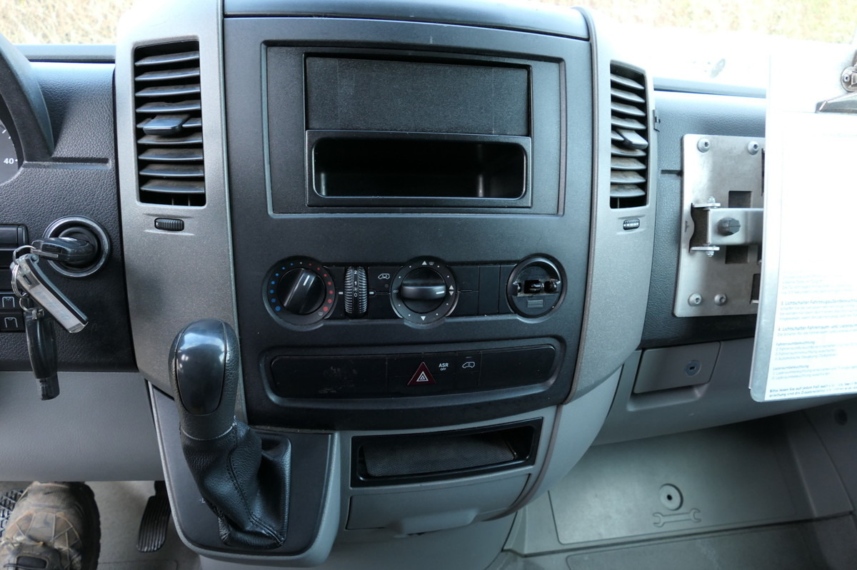 Van box MERCEDES-BENZ SPRINTER 310 CDI MAXI EURO-5 KOFFER REGALE KAMER: gambar 11 Van box MERCEDES-BENZ SPRINTER 310 CDI MAXI EURO-5 KOFFER REGALE KAMER: gambar 11