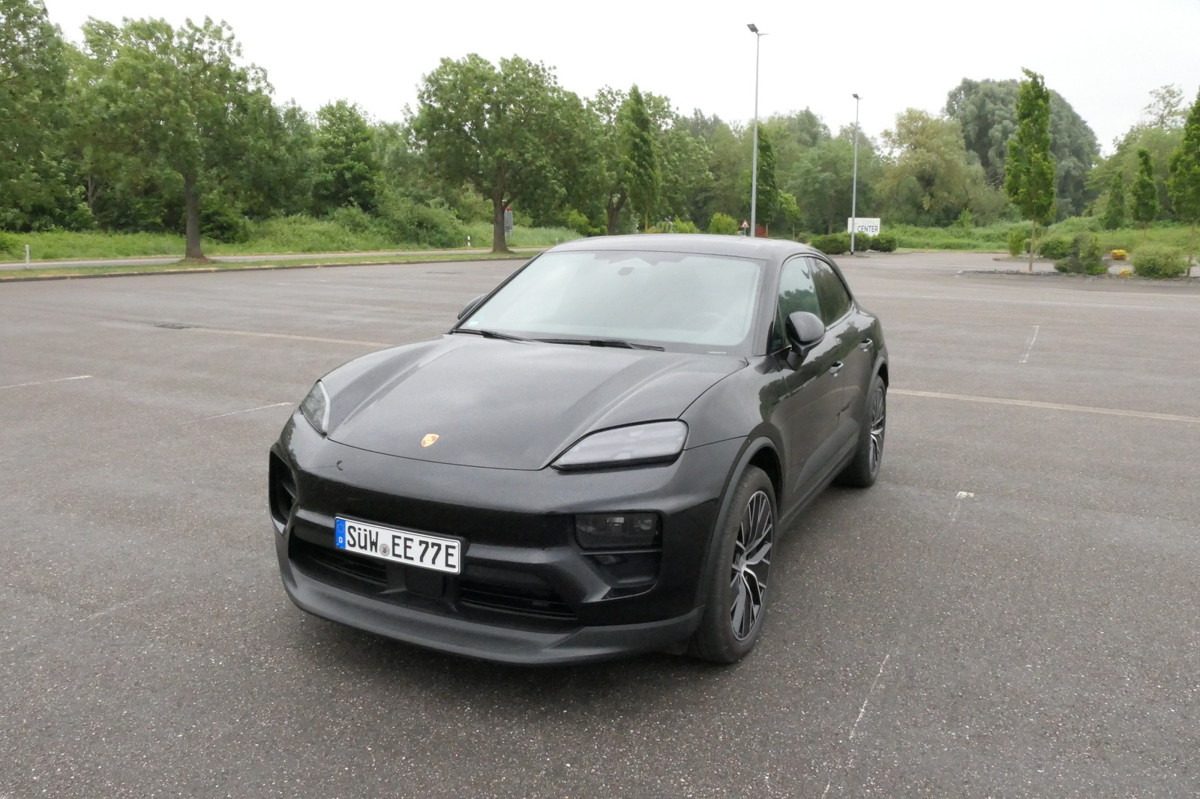 PORSCHE Macan 4 Electric - Bose Soundsystem Kombilimousi - Mobil SUV: gambar 1 PORSCHE Macan 4 Electric - Bose Soundsystem Kombilimousi - Mobil SUV: gambar 1