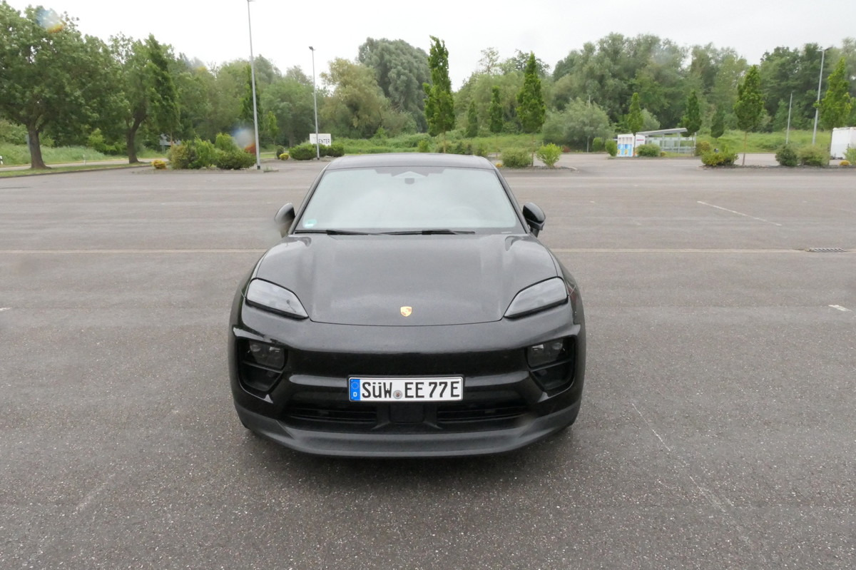 PORSCHE Macan 4 Electric - Bose Soundsystem Kombilimousi - Mobil SUV: gambar 3 PORSCHE Macan 4 Electric - Bose Soundsystem Kombilimousi - Mobil SUV: gambar 3