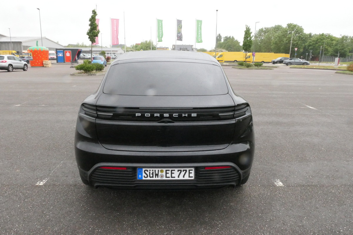 PORSCHE Macan 4 Electric - Bose Soundsystem Kombilimousi - Mobil SUV: gambar 4 PORSCHE Macan 4 Electric - Bose Soundsystem Kombilimousi - Mobil SUV: gambar 4