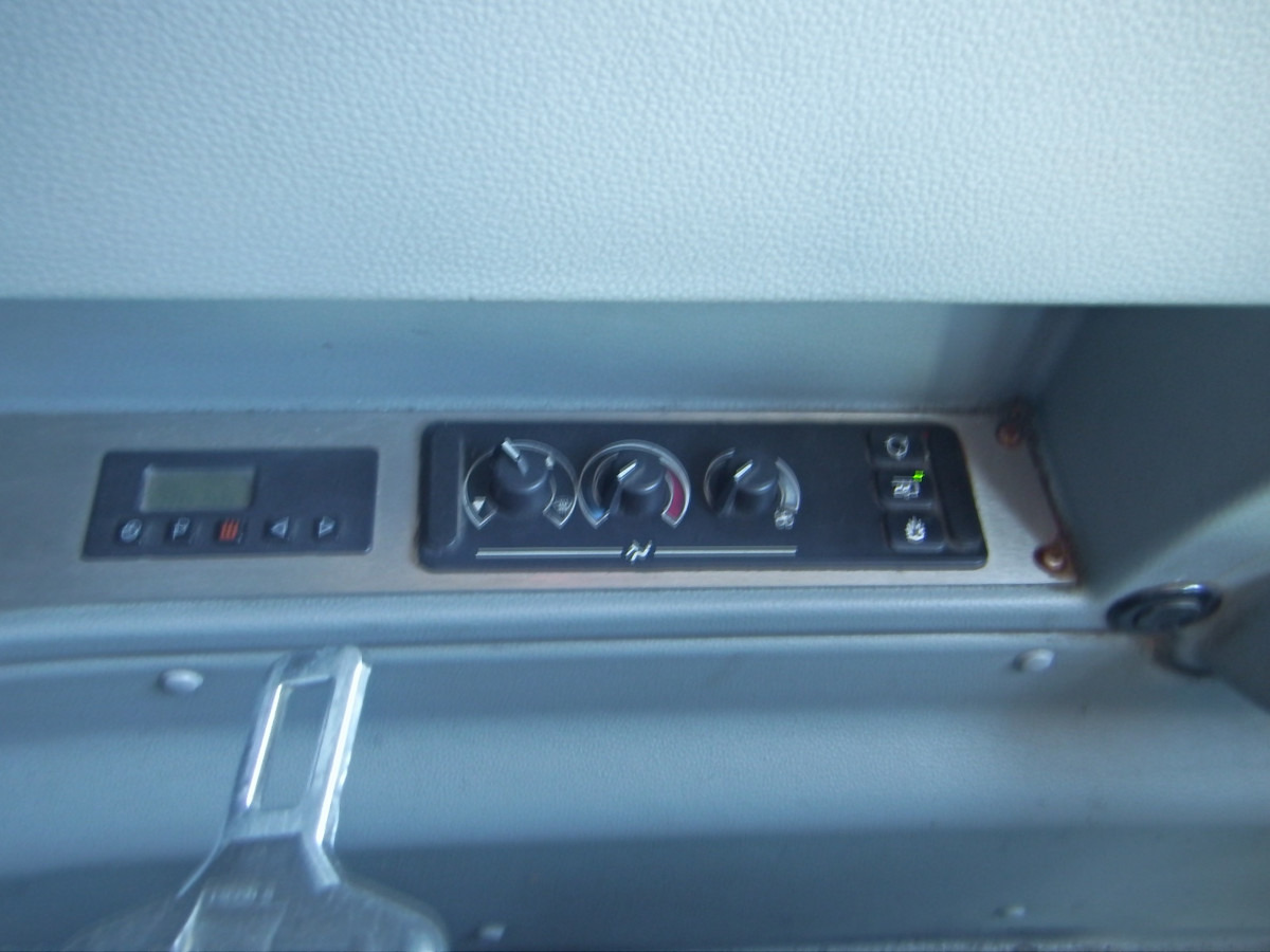 Bus kota SETRA S415 NF - EEV1 EURO 5 STANDHEIZUNG: gambar 13 Bus kota SETRA S415 NF - EEV1 EURO 5 STANDHEIZUNG: gambar 13