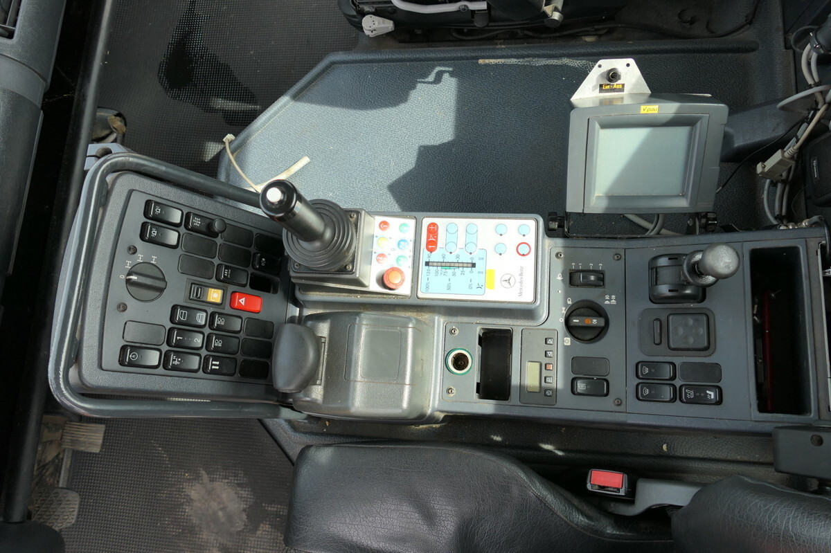 Leasing UNIMOG U400  405/12 AHK KLIMA ZAPFWELLE vorn SFZ KOMMUN UNIMOG U400  405/12 AHK KLIMA ZAPFWELLE vorn SFZ KOMMUN: gambar 15