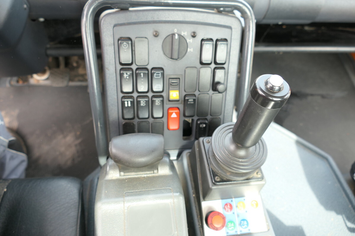 Leasing UNIMOG U400  405/12 AHK KLIMA ZAPFWELLE vorn SFZ KOMMUN UNIMOG U400  405/12 AHK KLIMA ZAPFWELLE vorn SFZ KOMMUN: gambar 16