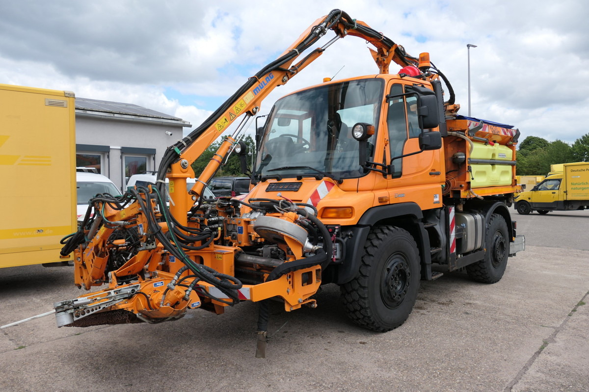 UNIMOG U400 405/12 - Truk jungkit: gambar 1 UNIMOG U400 405/12 - Truk jungkit: gambar 1