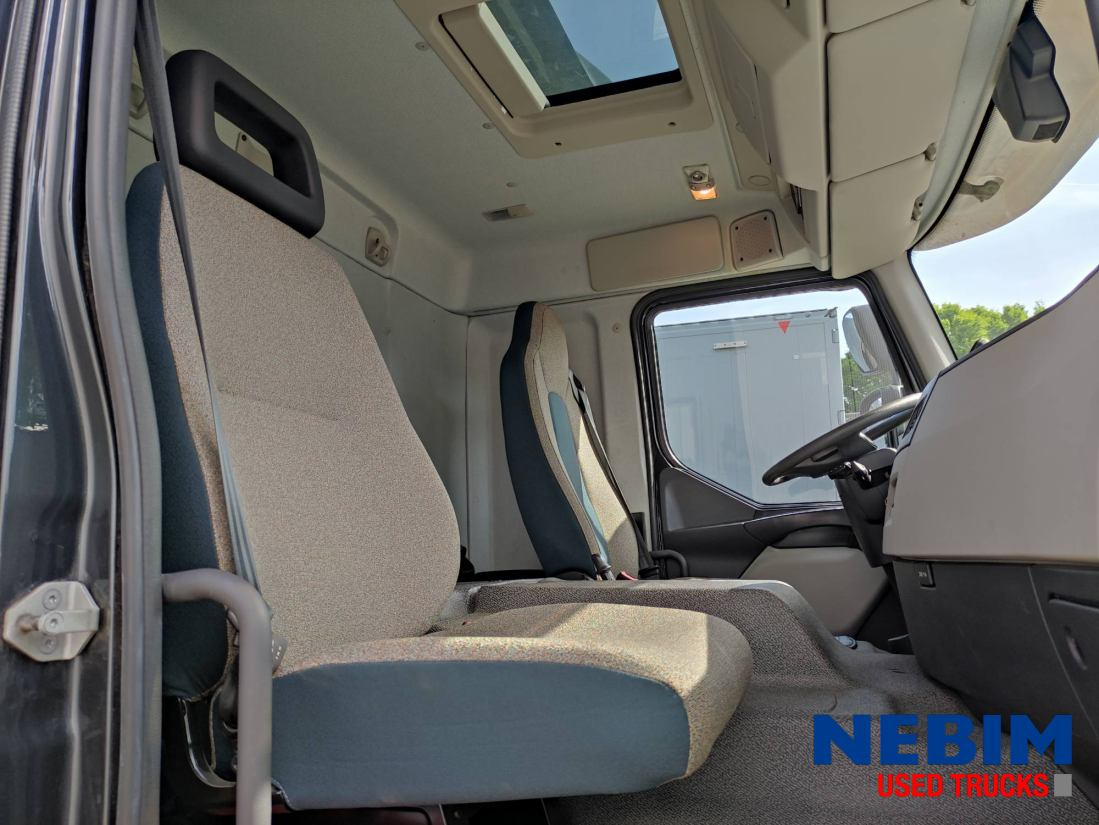 Volvo FE 280 4X2 - 214.632Km - DH 2000Kg Lift - Truk box: gambar 5 Volvo FE 280 4X2 - 214.632Km - DH 2000Kg Lift - Truk box: gambar 5