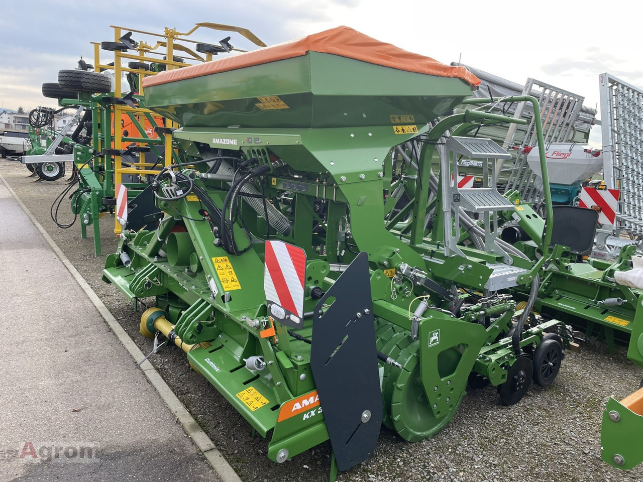 Amazone CENTAYA 3000 Spezial + KX 3001 - Menggabungkan bor benih: gambar 2 Amazone CENTAYA 3000 Spezial + KX 3001 - Menggabungkan bor benih: gambar 2