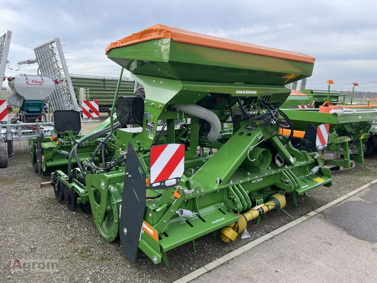 Amazone CENTAYA 3000 Spezial + KX 3001 - Menggabungkan bor benih: gambar 1 Amazone CENTAYA 3000 Spezial + KX 3001 - Menggabungkan bor benih: gambar 1
