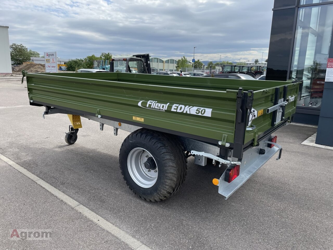 Fliegl EDK 50 FOX - Trailer jungkit pertanian/ Tempat sampah: gambar 4 Fliegl EDK 50 FOX - Trailer jungkit pertanian/ Tempat sampah: gambar 4