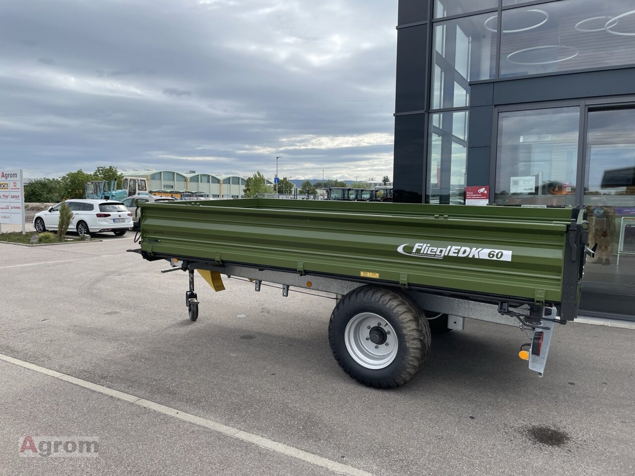 Fliegl EDK 60 FOX - Trailer jungkit pertanian/ Tempat sampah: gambar 3 Fliegl EDK 60 FOX - Trailer jungkit pertanian/ Tempat sampah: gambar 3