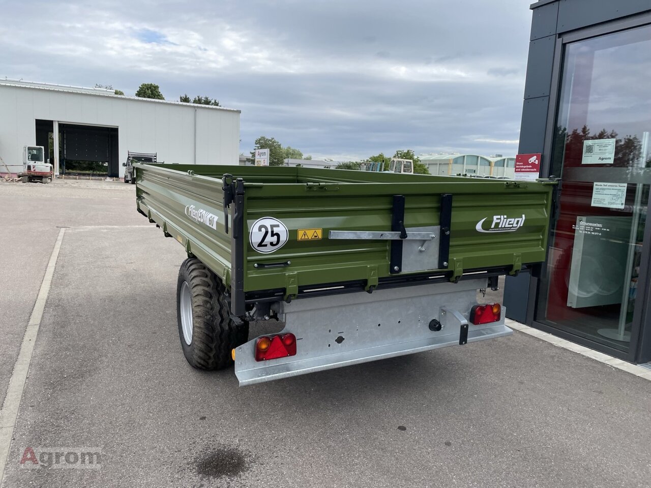Fliegl EDK 60 FOX - Trailer jungkit pertanian/ Tempat sampah: gambar 4 Fliegl EDK 60 FOX - Trailer jungkit pertanian/ Tempat sampah: gambar 4