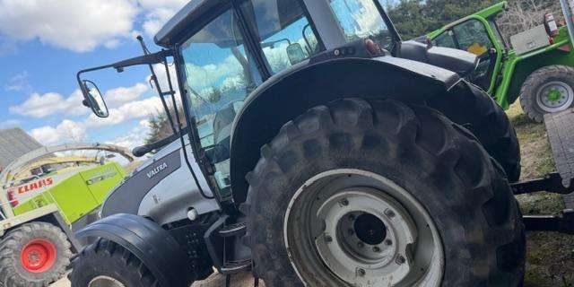 Valtra T121 HT su Ground PTO - Traktor: gambar 2 Valtra T121 HT su Ground PTO - Traktor: gambar 2