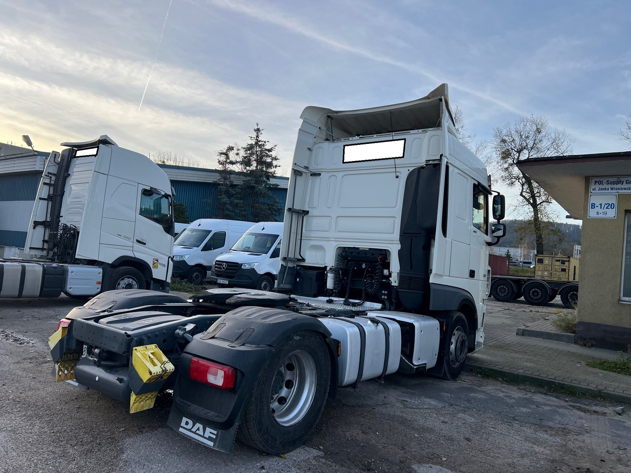 - Tractor head: gambar 3 - Tractor head: gambar 3