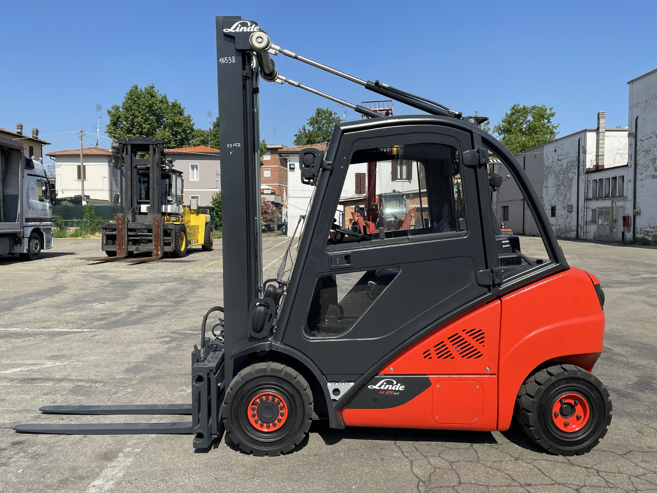 LINDE H 25 D - Forklift diesel: gambar 2 LINDE H 25 D - Forklift diesel: gambar 2