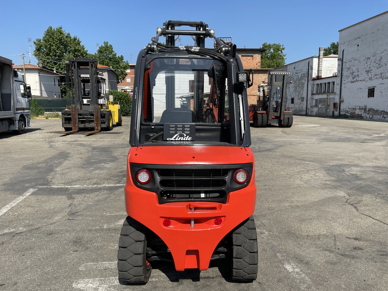 LINDE H 25 D - Forklift diesel: gambar 3 LINDE H 25 D - Forklift diesel: gambar 3
