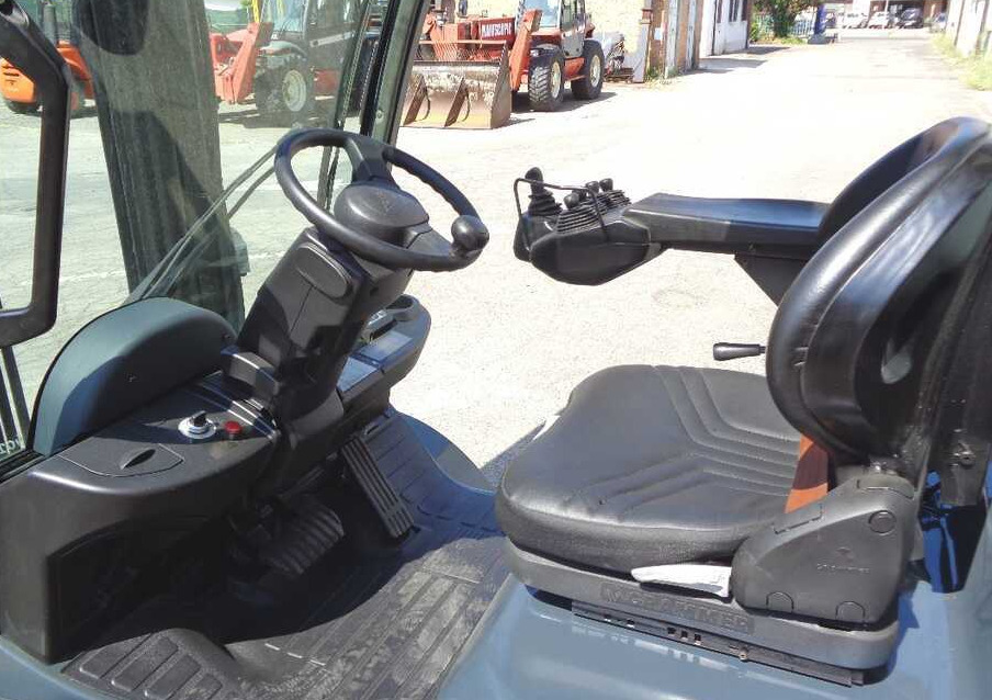 Toyota 06-8 FD 25 F - Forklift diesel: gambar 5 Toyota 06-8 FD 25 F - Forklift diesel: gambar 5