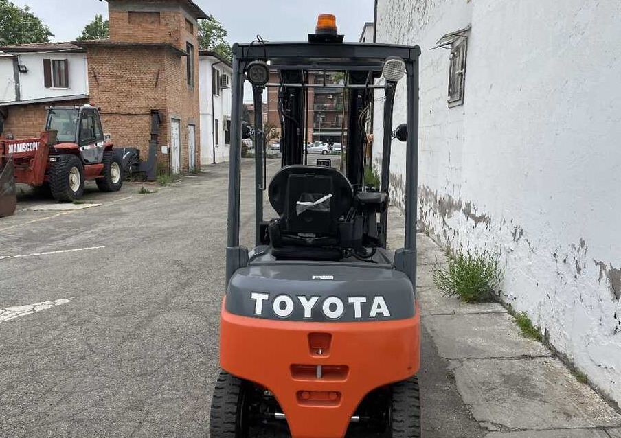 Toyota 8 FBMK20T (Batteria 90%) - Forklift listrik: gambar 3 Toyota 8 FBMK20T (Batteria 90%) - Forklift listrik: gambar 3