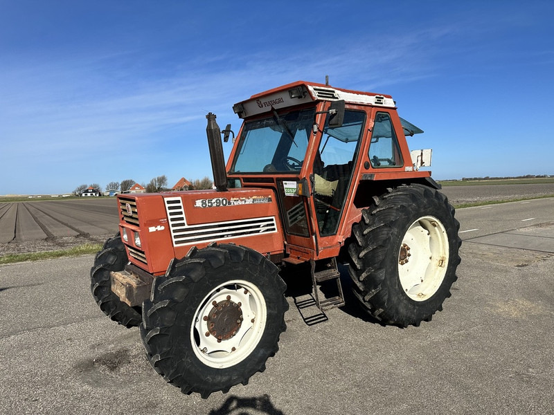 Fiat 85-90 DT - Traktor: gambar 1 Fiat 85-90 DT - Traktor: gambar 1