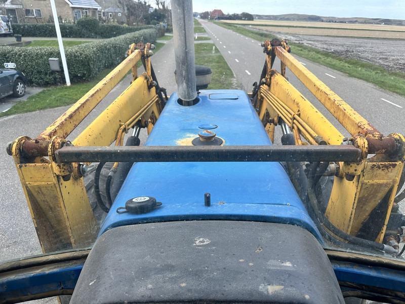 Ford 8210 - Traktor: gambar 5 Ford 8210 - Traktor: gambar 5