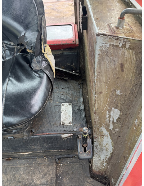 Traktor Massey Ferguson 590: gambar 7 Traktor Massey Ferguson 590: gambar 7