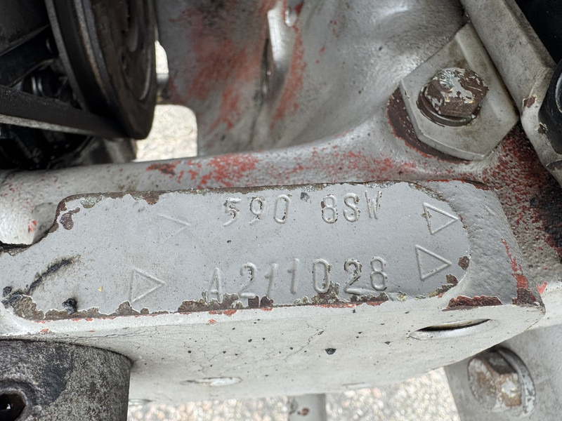 Traktor Massey Ferguson 590: gambar 12 Traktor Massey Ferguson 590: gambar 12