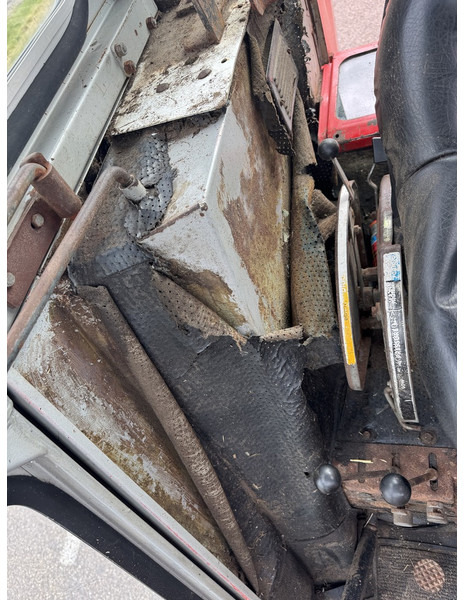 Traktor Massey Ferguson 590: gambar 8 Traktor Massey Ferguson 590: gambar 8