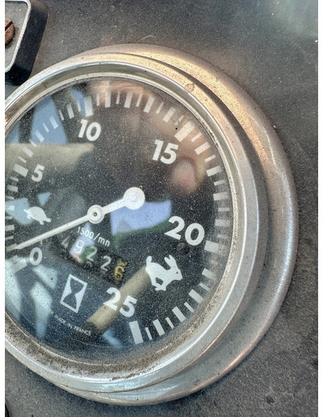 Massey Ferguson 590 - Traktor: gambar 5 Massey Ferguson 590 - Traktor: gambar 5