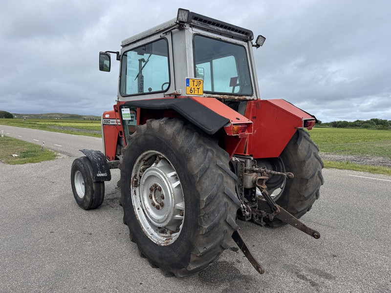 Traktor Massey Ferguson 590: gambar 9 Traktor Massey Ferguson 590: gambar 9