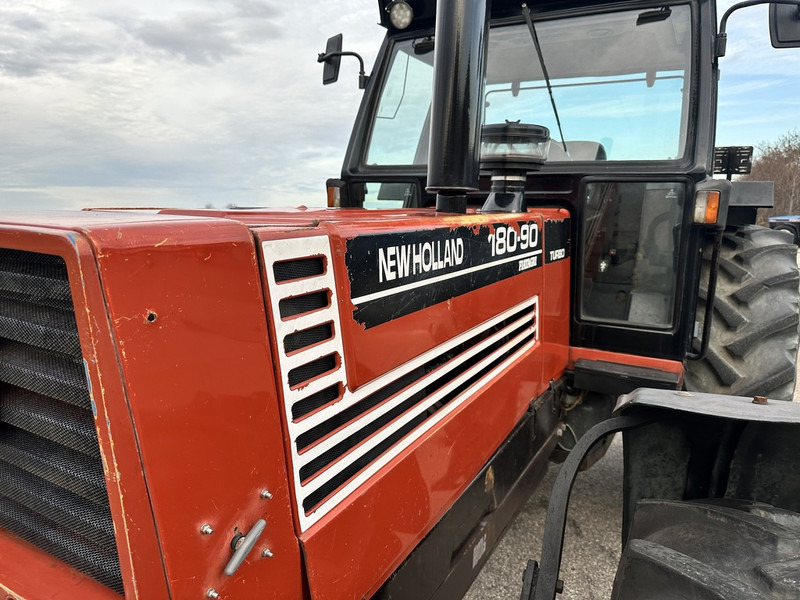 New Holland 180-90 DT - Traktor: gambar 2 New Holland 180-90 DT - Traktor: gambar 2