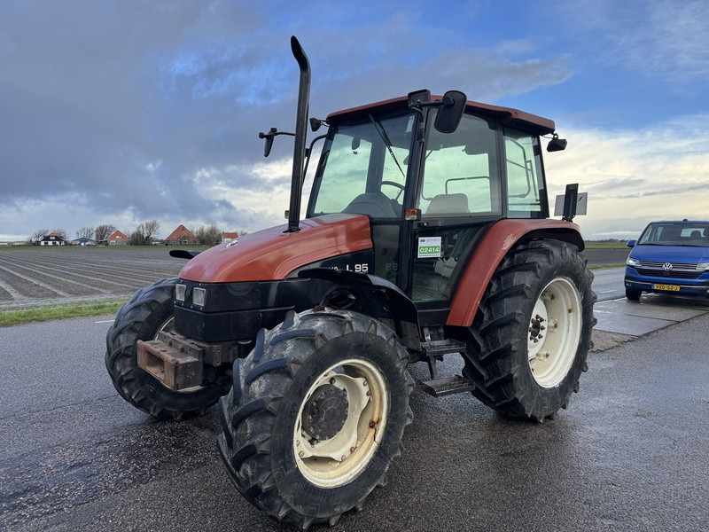 New Holland L95 - Traktor: gambar 1 New Holland L95 - Traktor: gambar 1