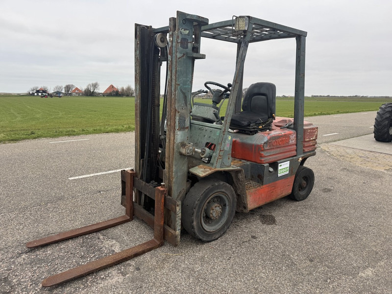 Toyota FD25D - Forklift diesel: gambar 1 Toyota FD25D - Forklift diesel: gambar 1