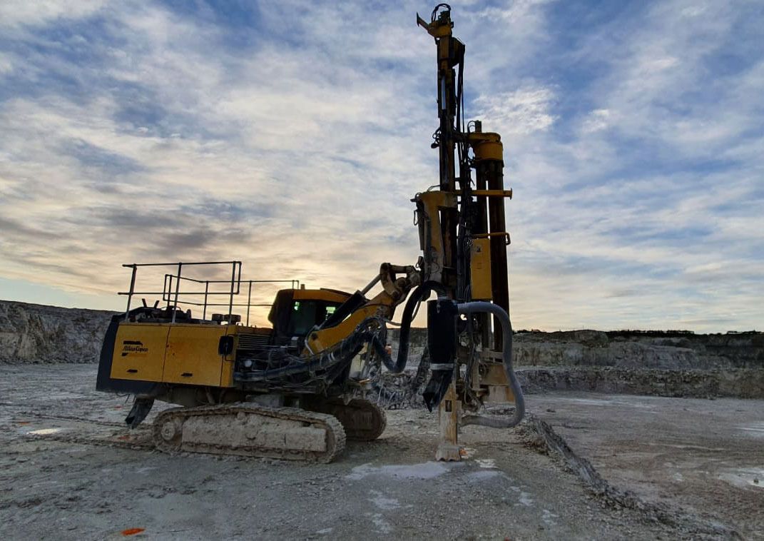 Atlas Copco ROC F6-44 - Anjungan pengeboran: gambar 4 Atlas Copco ROC F6-44 - Anjungan pengeboran: gambar 4